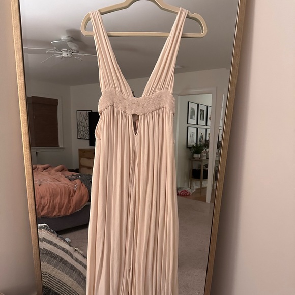 Indah Revolve peach dress maxi anhjeli - Picture 2 of 3